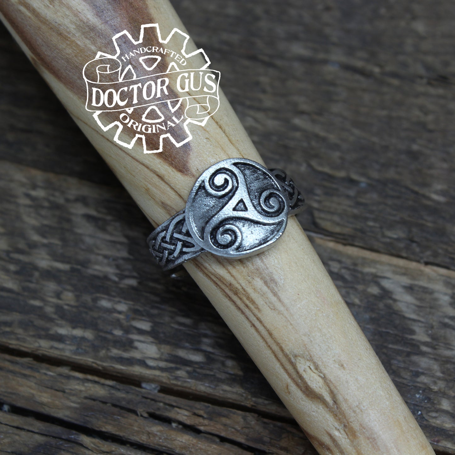 Triskelion Ring